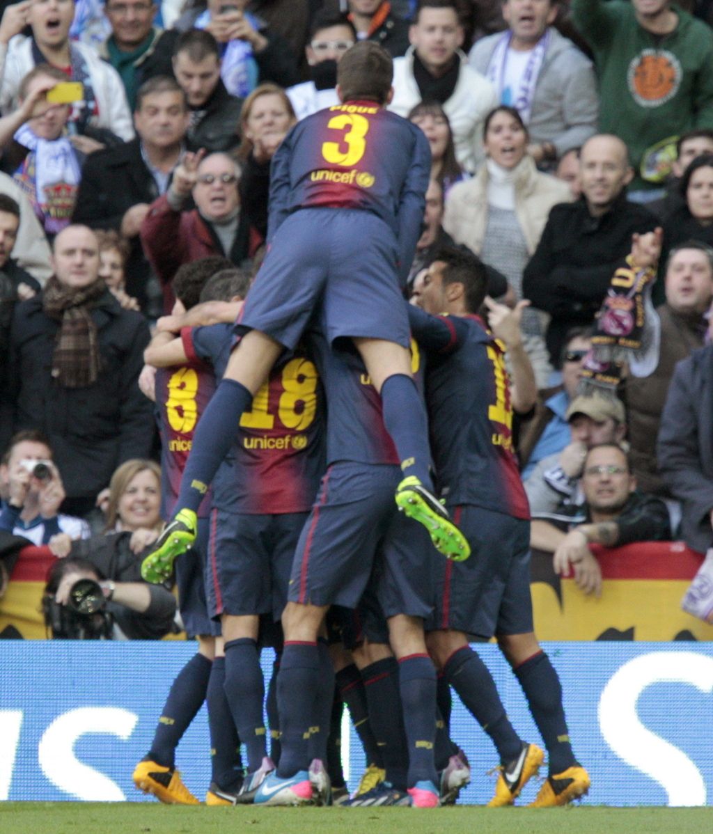 Los jugadores del Barça celebran el gol del empate de Messi
