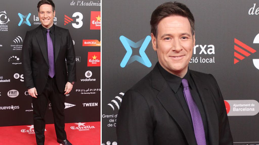 El humorista Carlos Latre con una llamativa corbata morada