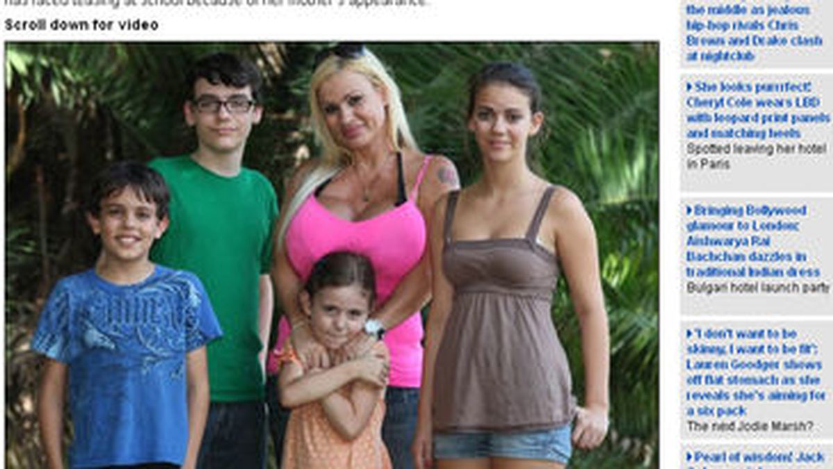 Lacey Wildd, de 44 años, junto a sus hijos