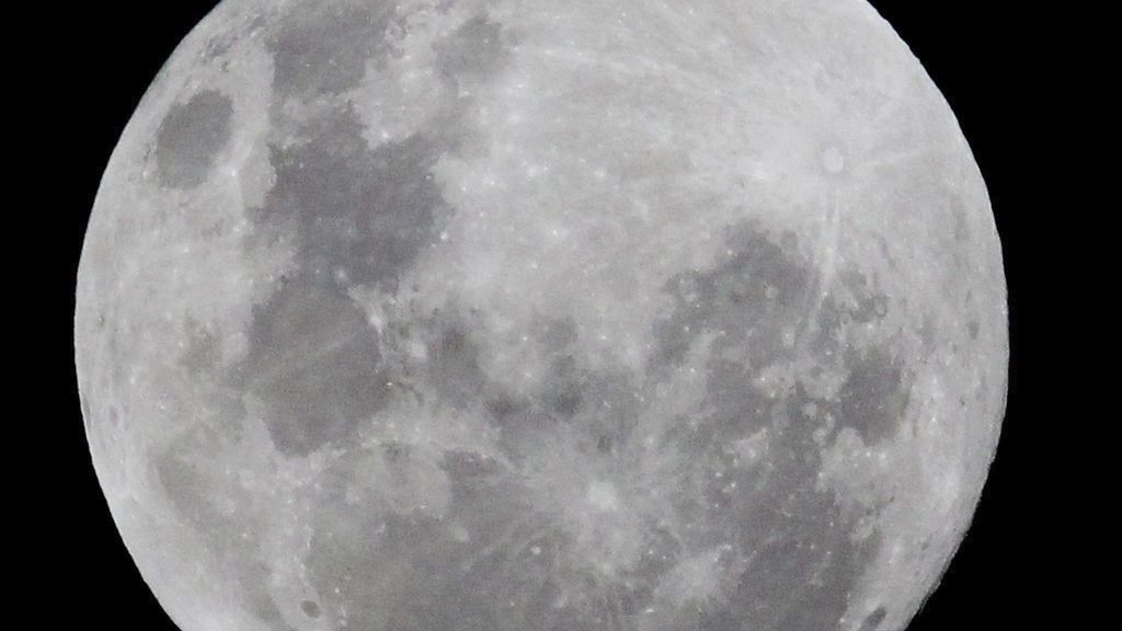 La 'superluna' se come la Tierra