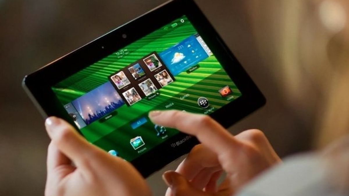 "Los rumores que sugieren que BlackBerry PlayBook está siendo abandonado son pura ficción", dijo la portavoz de RIM, Marisa Conway.