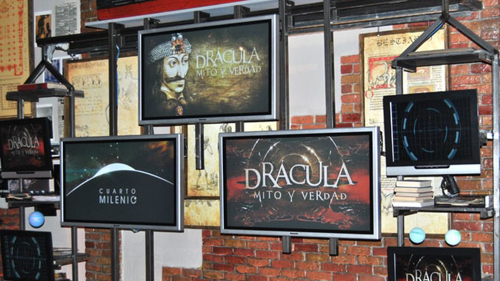 El plató de ‘Cuarto Milenio’: una biblioteca sin fin