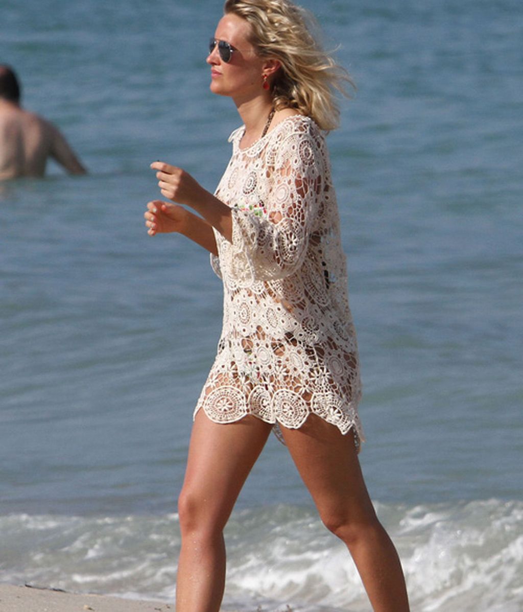 Falcao besa muy cristianamente a su mujer Lorelei en las playas de Miami