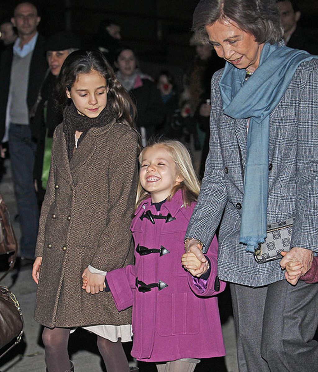 La Familia Real se va al circo con un look paradigma de sobriedad