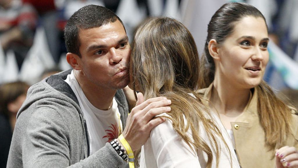 Pepe, besos y saludos por doquier