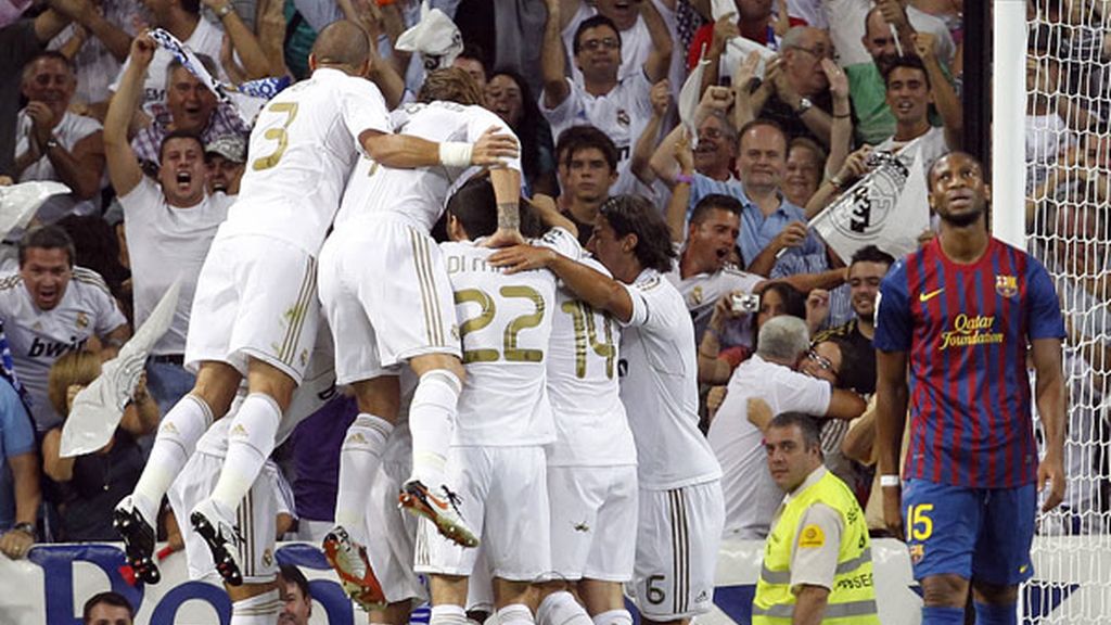 Celebración del gol de Ozil (1-0)