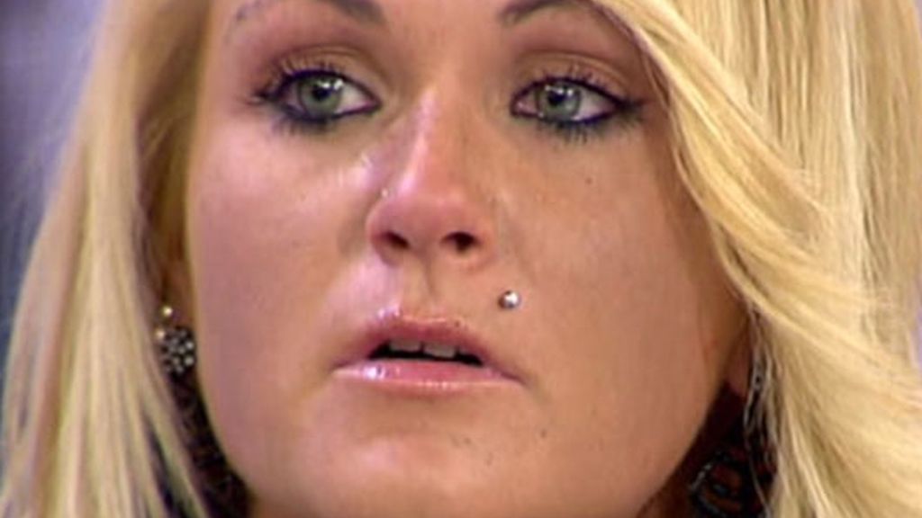 Saray no puede contener las lágrimas