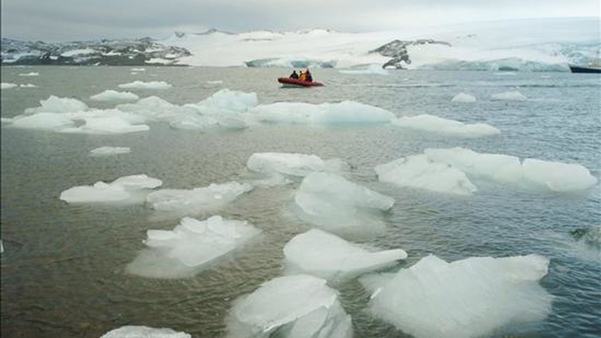 "Este estudio proporciona el primer panorama detallado del cambio en los glaciares y el hielo de las costas en la Antártida", manifestó el secretario del Interior de EE.UU., Ken Salazar. EFE/Archivo