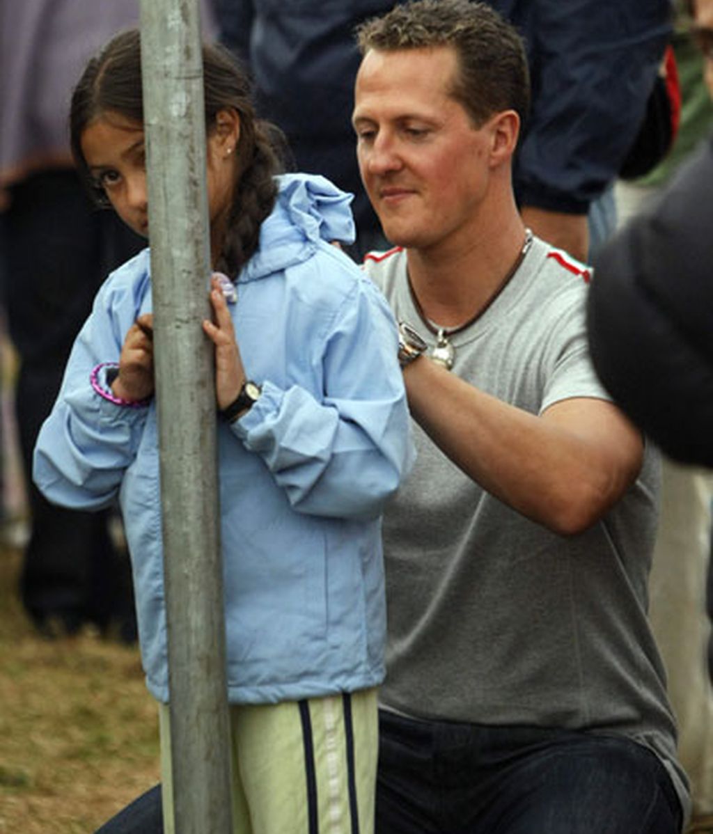 Schumacher con los afectados por el seísmo de Costa Rica