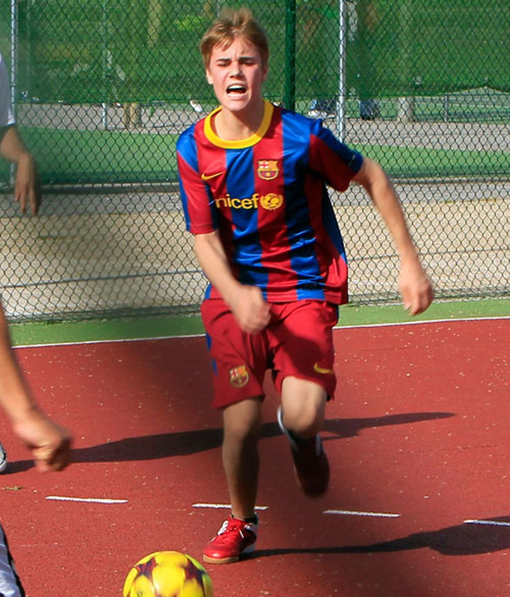 Justin Bieber se viste de culé para jugar un partido en Madrid
