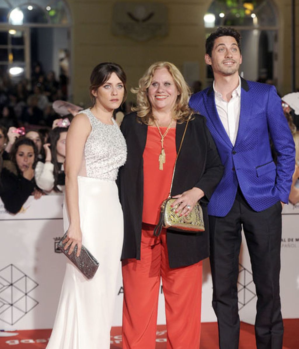 Hiba Abouk deslumbra con escotazo en el Festival de Málaga