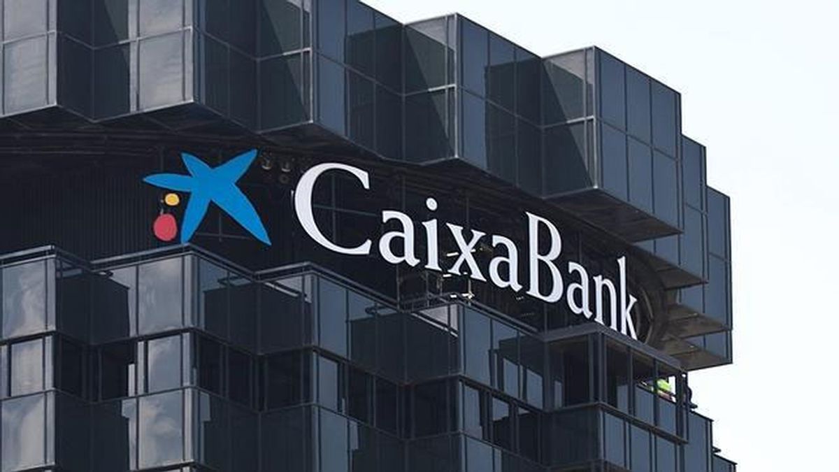 CaixaBank gana un 84% menos por aplicar las exigencias del Gobierno