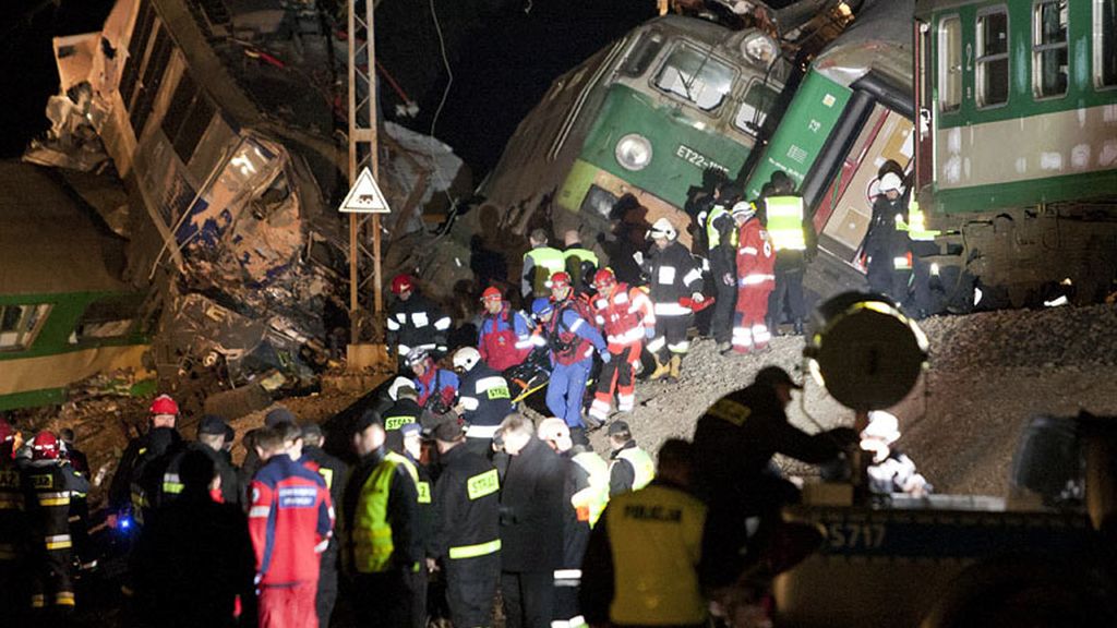 Imágenes del choque de trenes en Polonia
