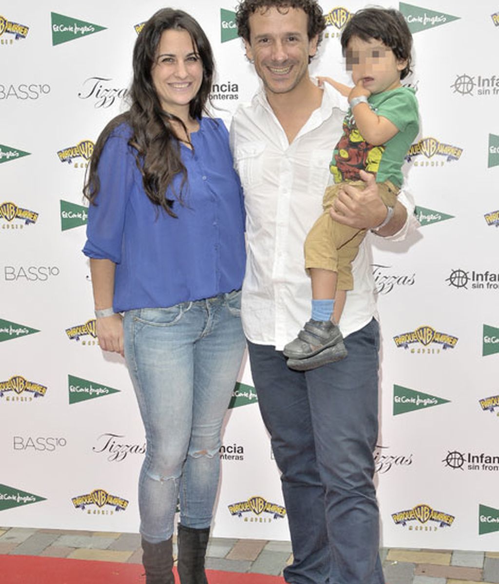 Victor Ullate, acompañado por su chica y su hijo
