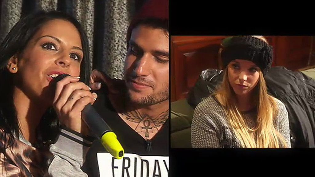 Iris, Laura, Paula y Diolinda se ven las caras en un karaoke