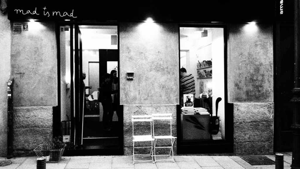 El universo de Paula Bonet, en blanco y negro