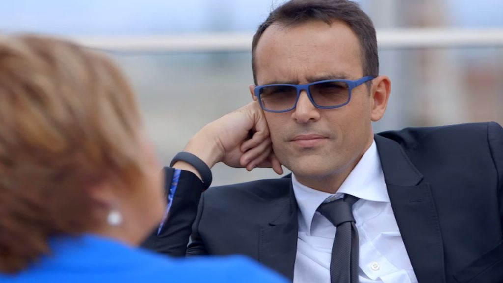 La política popular se sienta en el chester con Risto