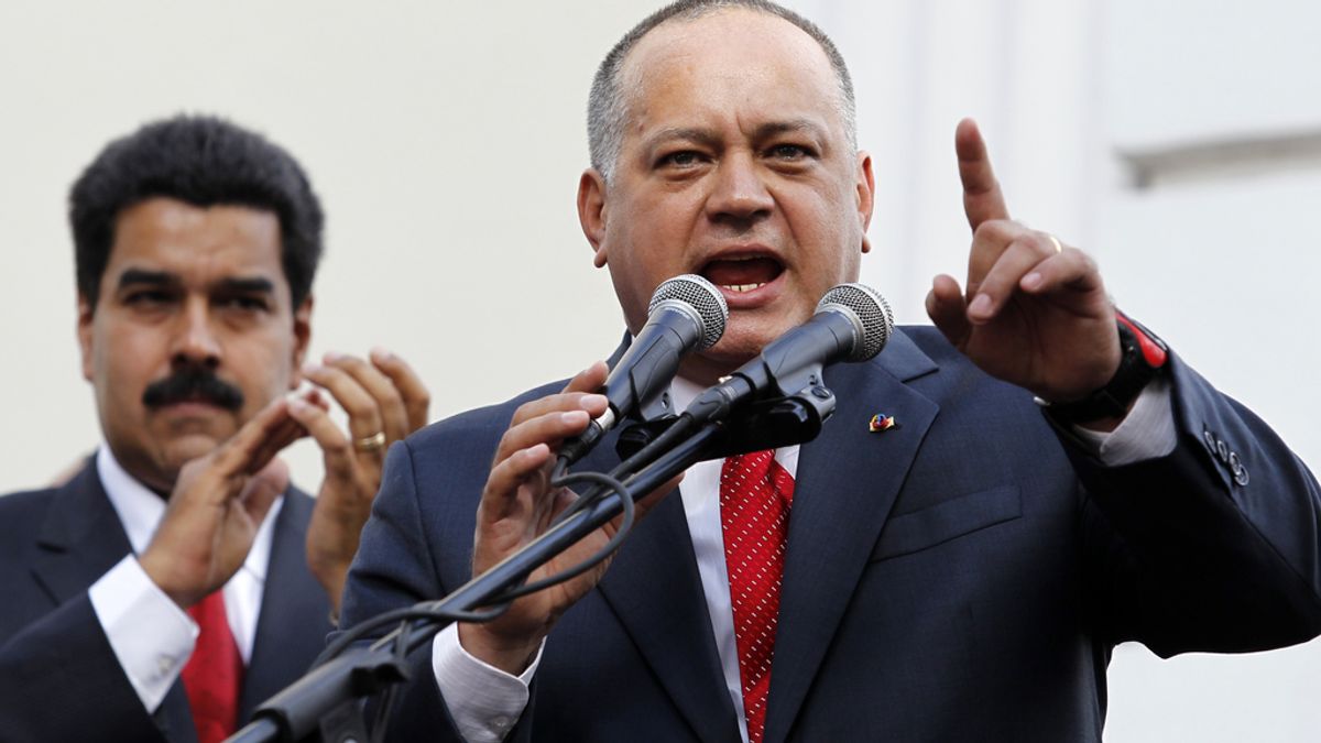 El presidente de la Asamblea Nacional venezolana, Diosdado Cabello, acompañado del vicepresidente, Nicolás Maduro. Foto: Reuters