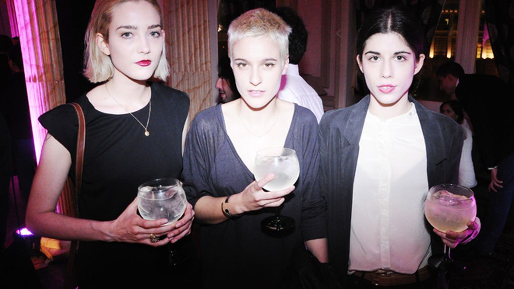 Blanca Suárez y Kira Miró, animado corrillo en la fiesta de Harper´s Baazar