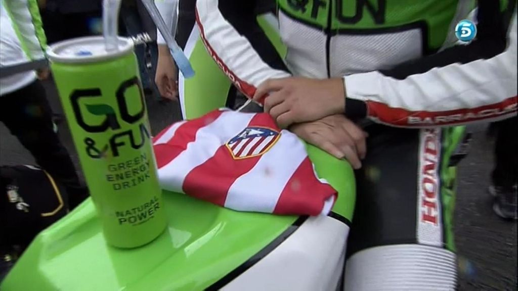 La camiseta del Atlético de Madrid de Álvaro Bautista, sobre su moto