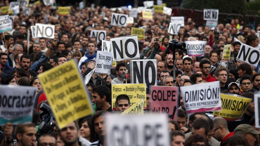 Miles de personas se han concentrado en los alrededores del Congreso para pedir más democracia