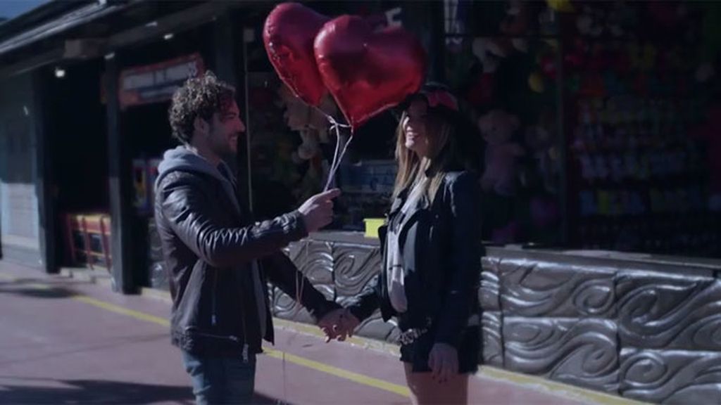Un paseo en barco, abrazos y besos: así se gestó el romance de Bisbal y 'China' Suárez
