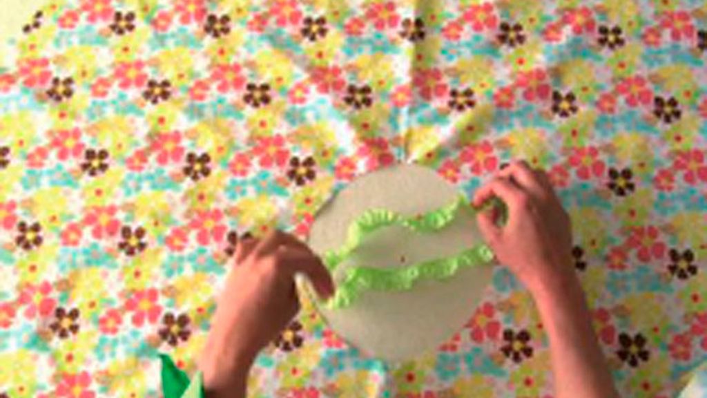 Tricotosas 37: Vestido de volante para niña