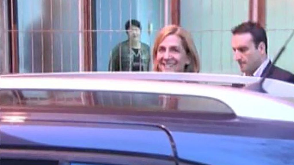 La Infanta Cristina abandona los juzgados de Palma pero no la sonrisa
