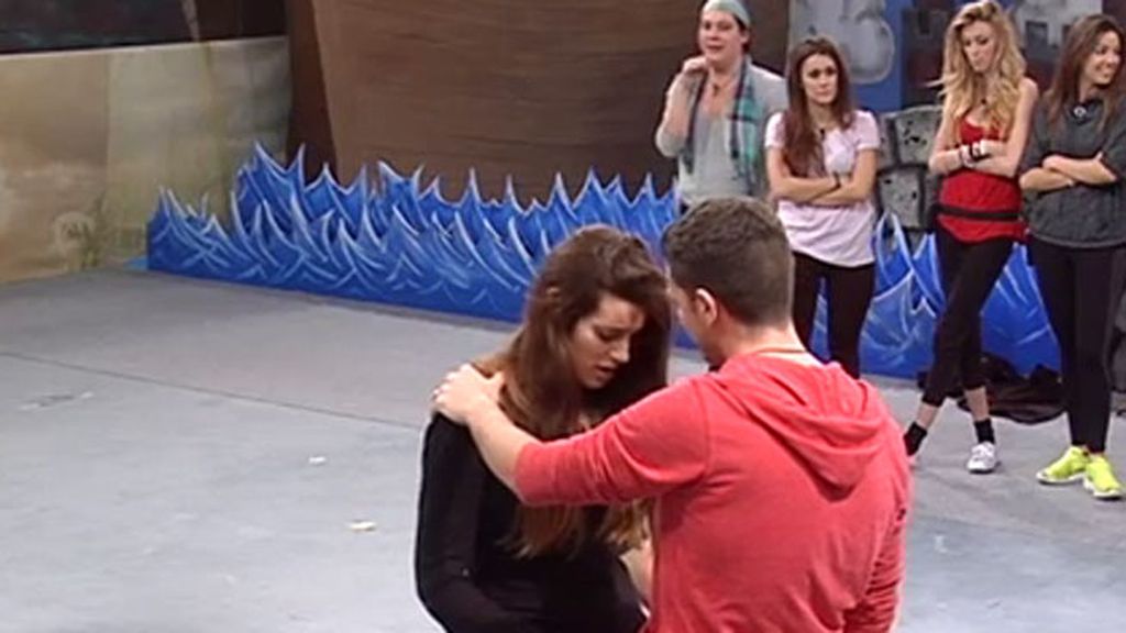 Los concursantes disimulan saber el secreto de  Yessica y Anabel