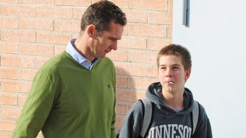 El joven juega en el equipo infantil Handbol Esplugues
