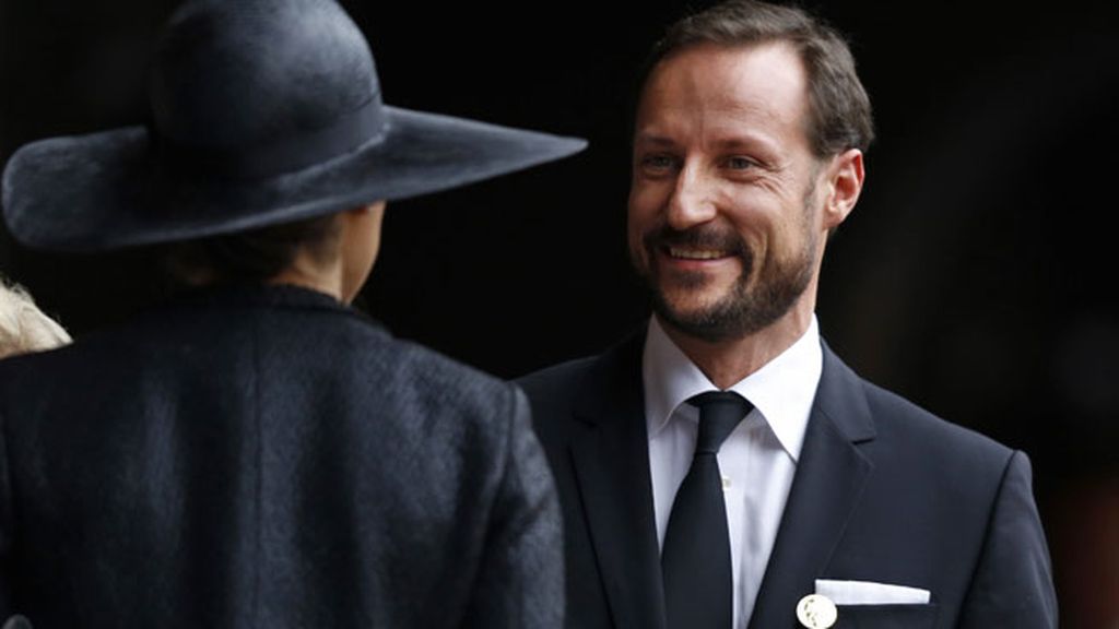 El Príncipe Haakon de Noruega en la despedida de Mandela