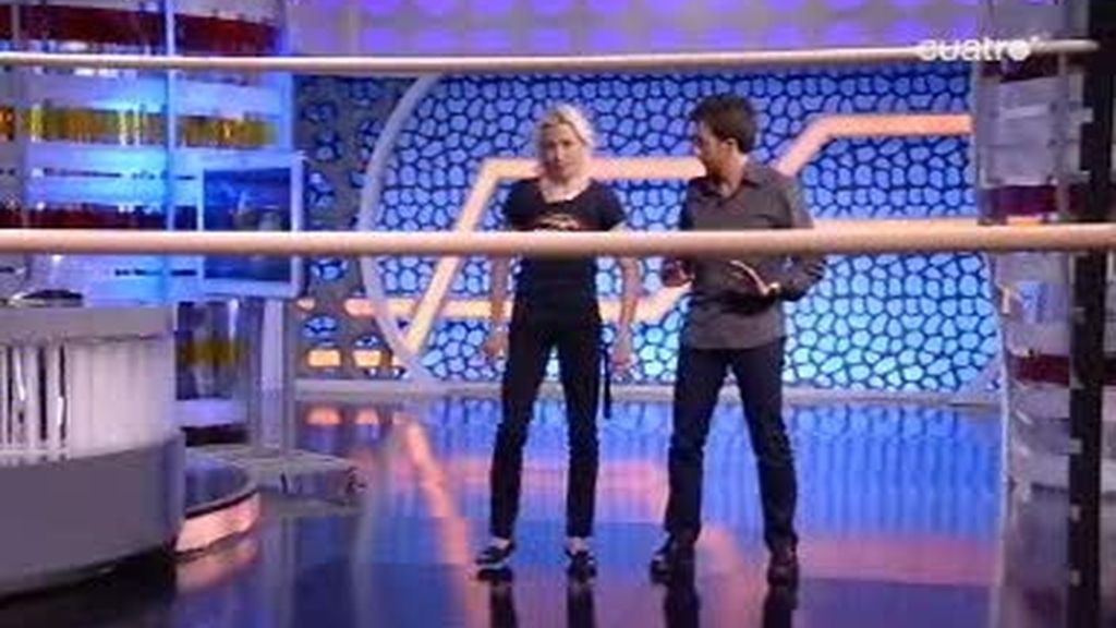 Pablo Motos reta a Marta Dominguez a jugar al limbo