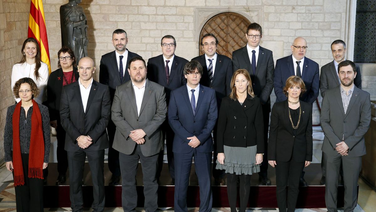 Foto de familia del Govern de Carles Puigdemont