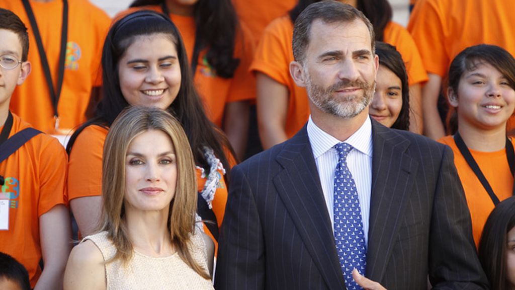 Letizia, arreglos en el pelo; Felipe, vuelve a la barba