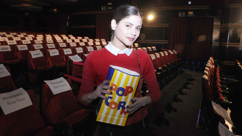 La modelo Alba Galocha, más que preparada para la película con sus palomitas