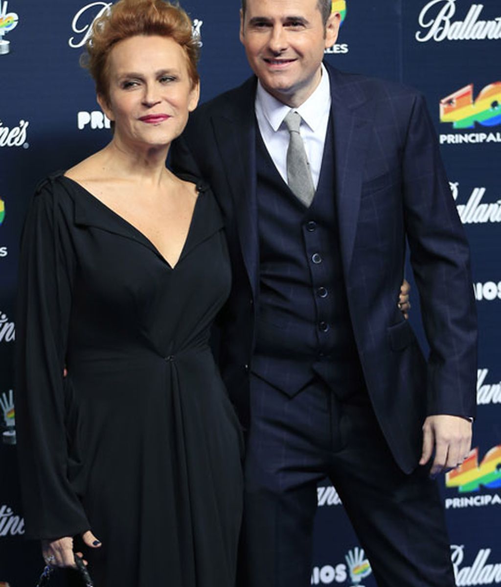 Malú, 'One Direction', Dani Martín... glamour en la alfombra azul de la gala 40 Principales