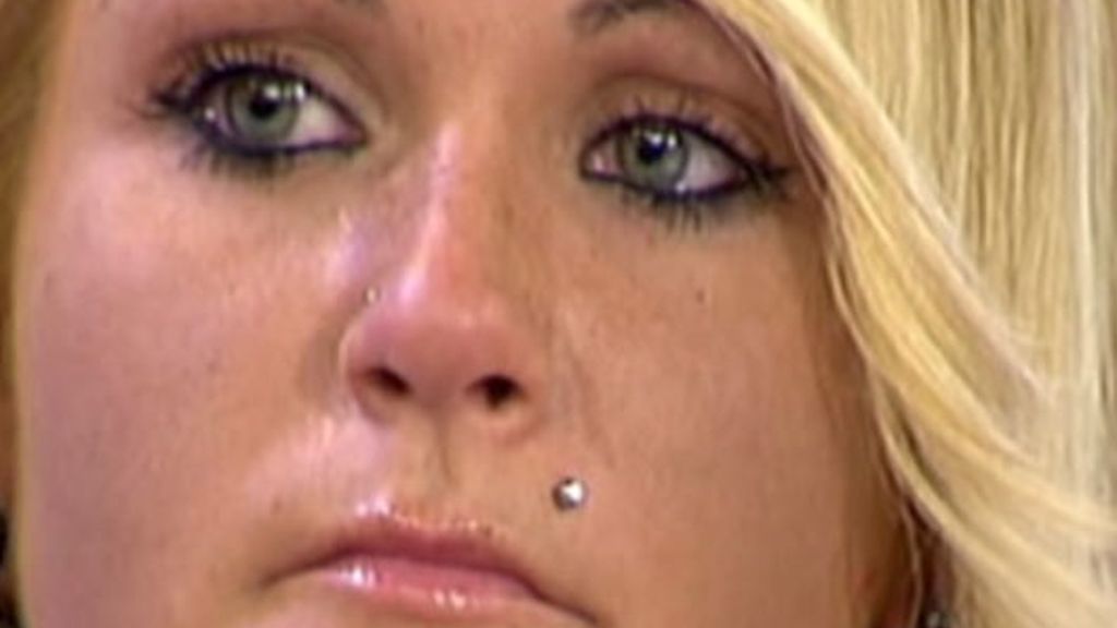 Saray no puede contener las lágrimas