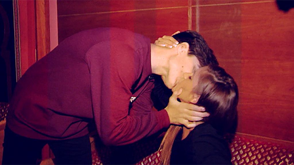 Los besos más apasionados de Julen