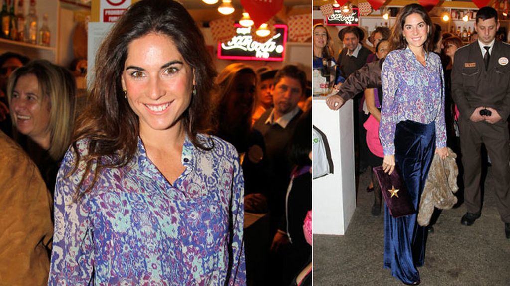 Lourdes llevó un estilismo en tonos morados