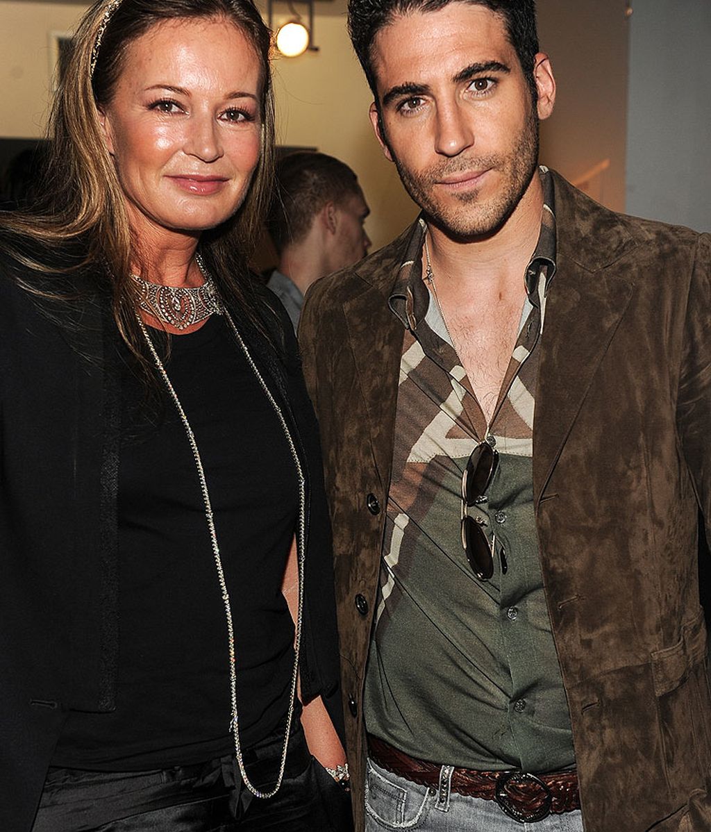 Miguel Ángel Silvestre, adicto a la moda de Milán en el desfile de Roberto Cavalli
