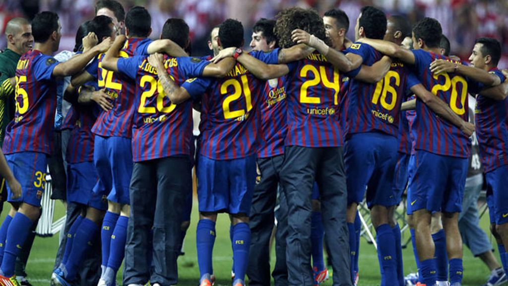 Los jugadores del FC Barcelona celebran su victoria ante el Athletic Club en la final de la Copa del Rey