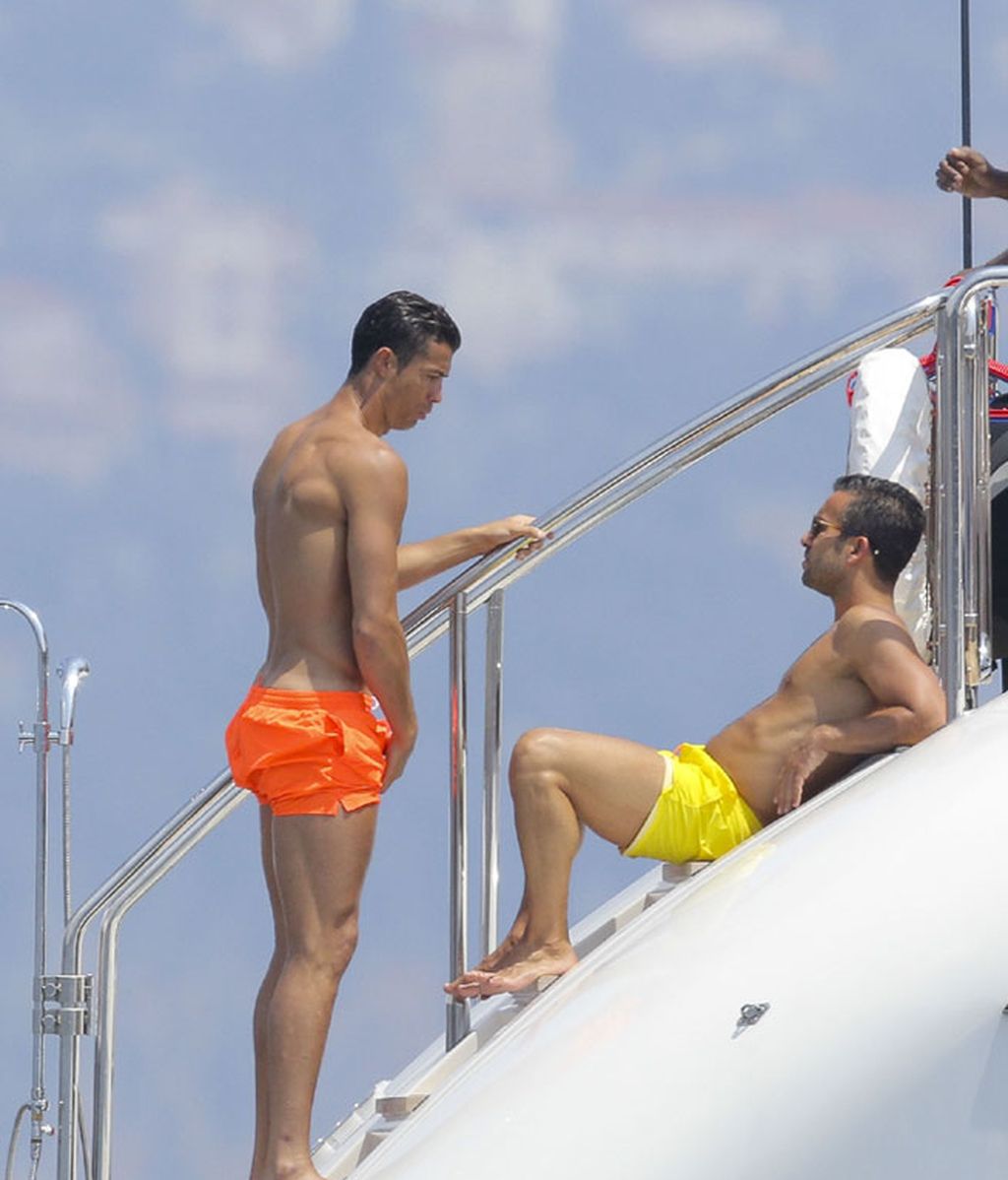 Cristiano Ronaldo se divierte con sus amigos en Saint Tropez