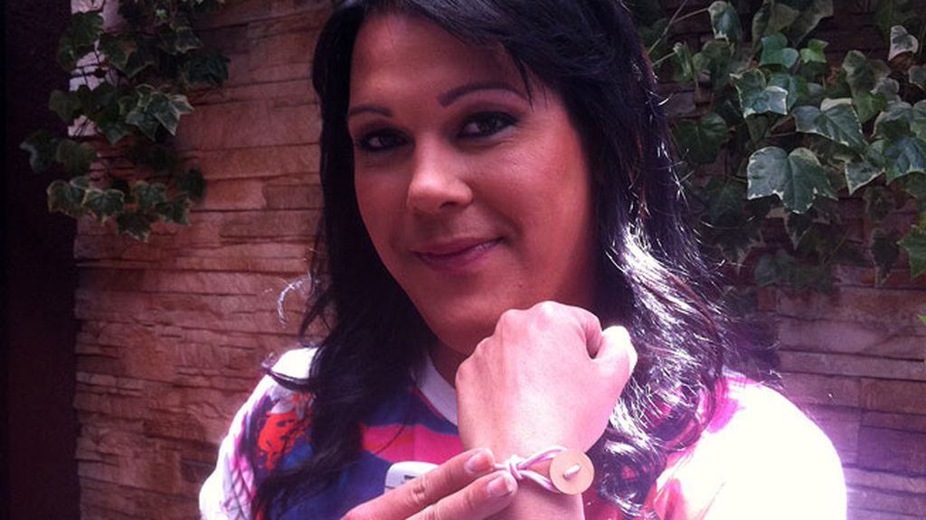 Desi con la pulsera #tocamadera