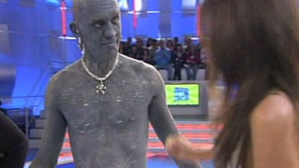 Sólo Carmen Alcayde detecta un trocito de pezón sin colorear en 100% Lucky