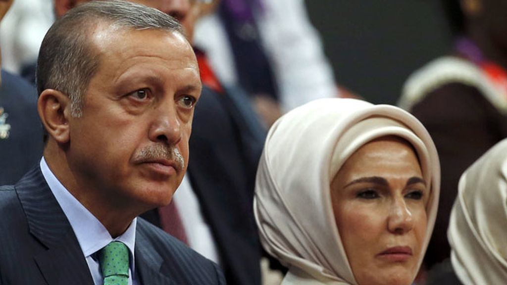 El presidente de Turquía y su esposa vieron juntos el baloncesto femenino