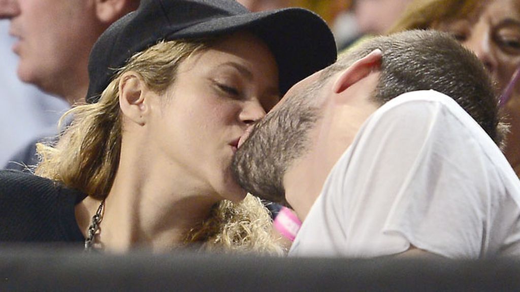 Shakira y Piqué esperan otro niño: jornada de mimos y familia en el baloncesto