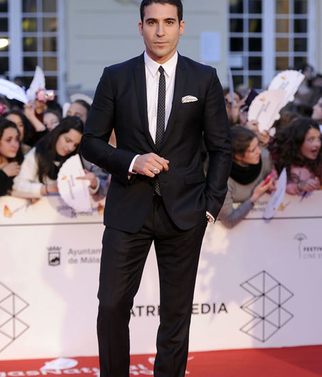 Hiba Abouk deslumbra con escotazo en el Festival de Málaga