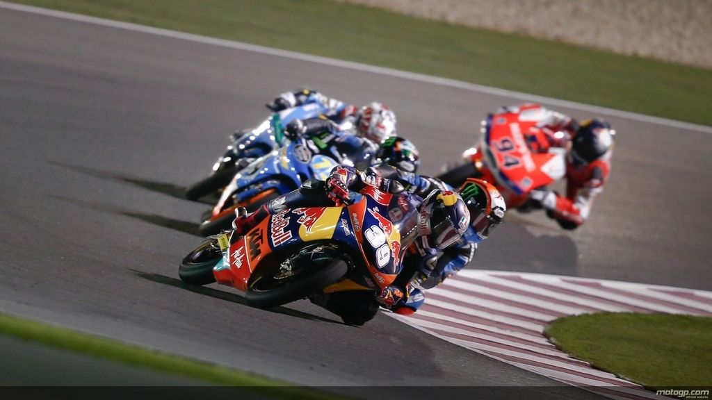 Últimas vueltas de Moto3™ en modo caníval