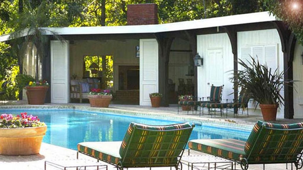 Sandra Bullock se compra una mansión con gimnasio, pista de tenis, piscina y minicine