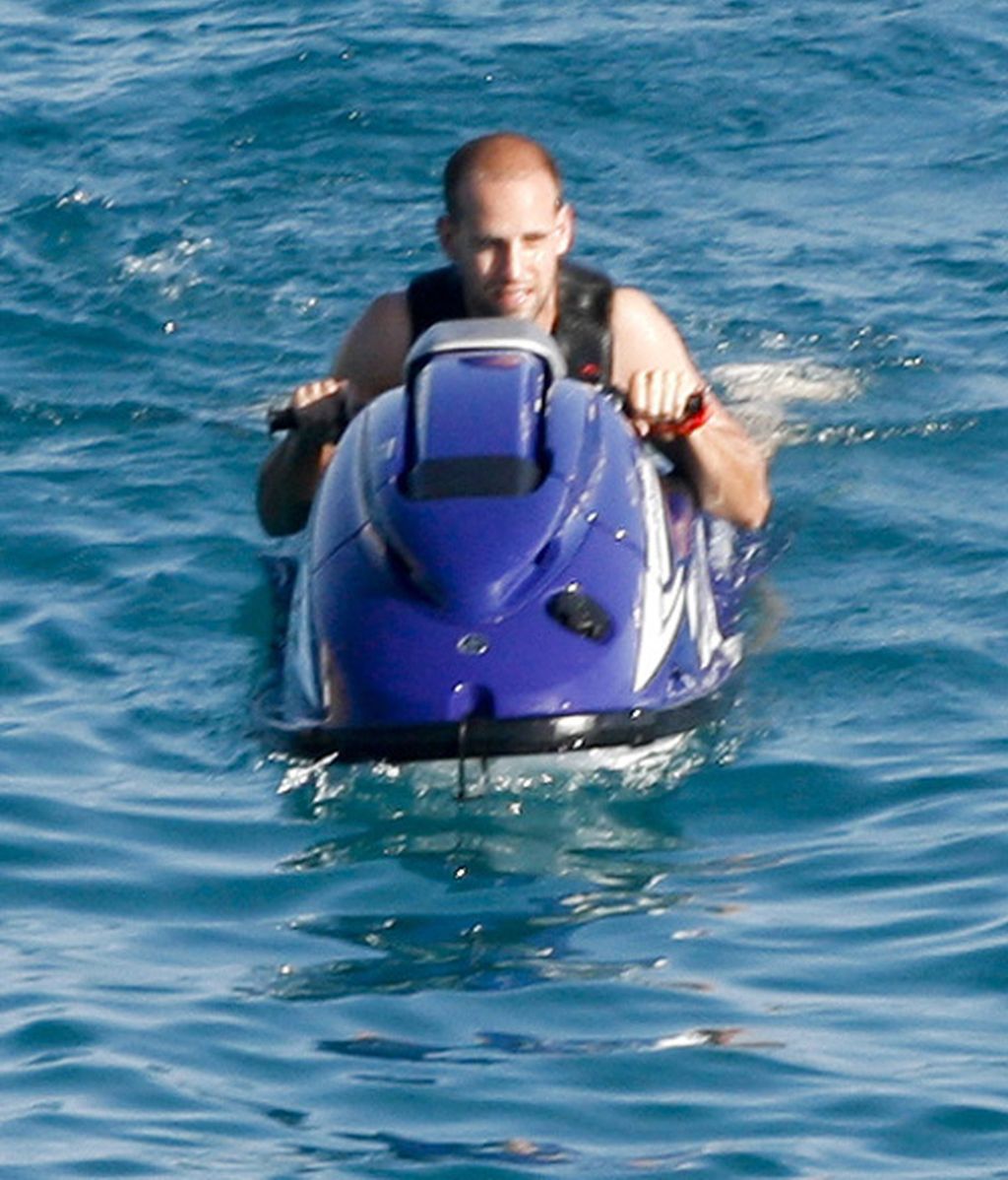 En verano, érase un famoso a una moto de agua pegado...